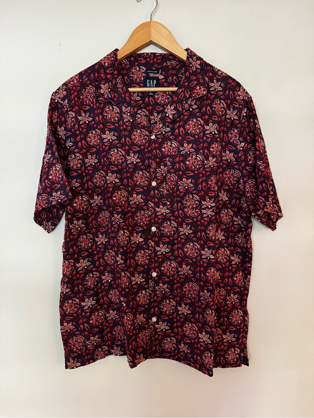 GAP Men’s Short Sleeve Button-Up Shirt - Navy with Red Floral Print